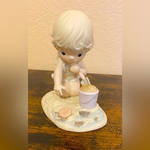 Precious Moments Figurine. - Picture 2 of 9